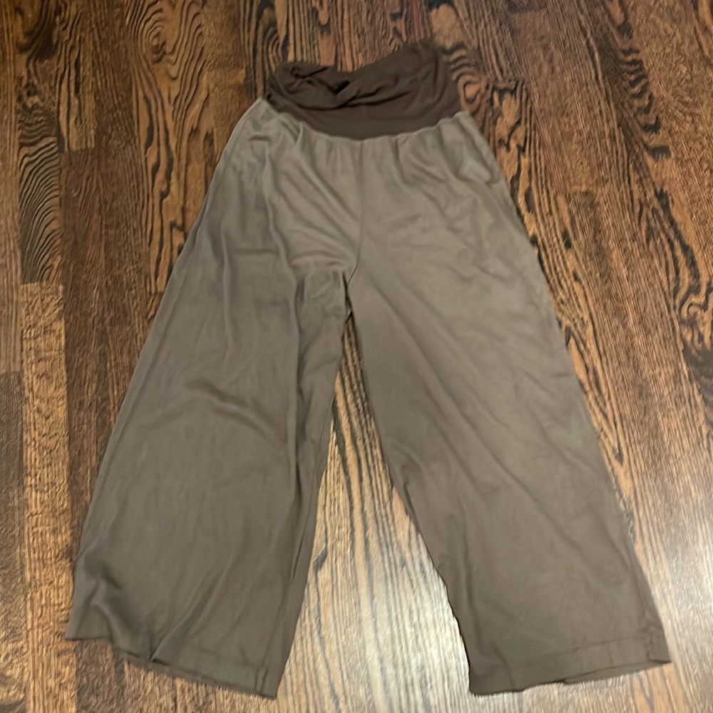 NWOT Michael Stars Super Cute Gauchos!